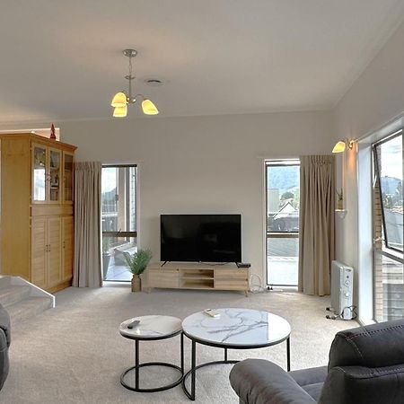 Spacious Retreat With Mountain View Rotorua Bagian luar foto